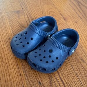 Toddler navy blue crocs size 5c